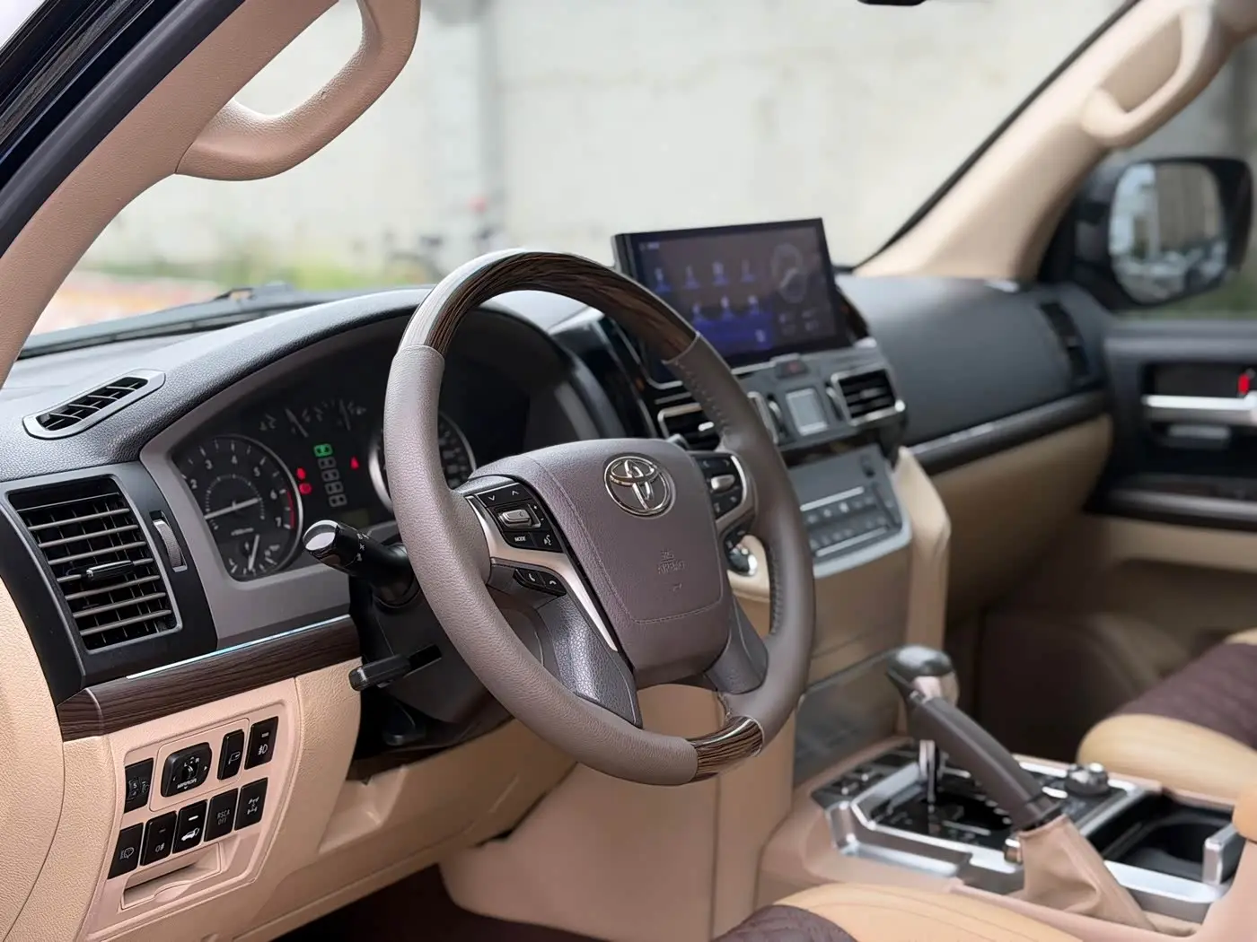 Toyota Land Cruiser 2016 — Photo 4/18