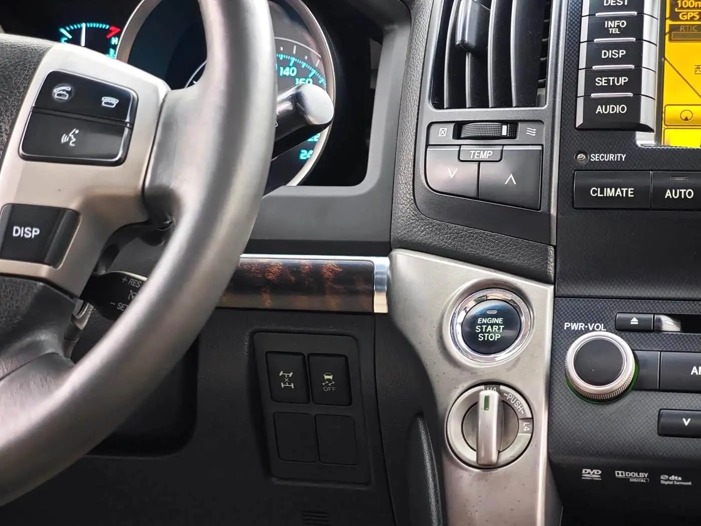 Toyota Land Cruiser 2011 — Photo 15/20