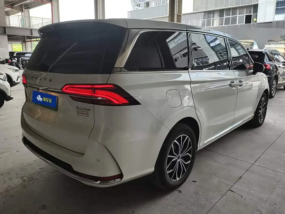 Roewe iMAX8 EV 2025 — Фото 3/16