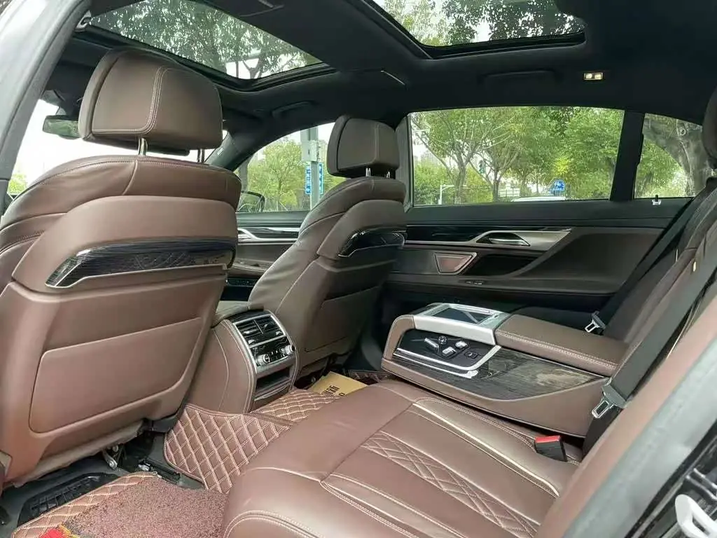 BMW 7 Series 2020 — Photo 7/9