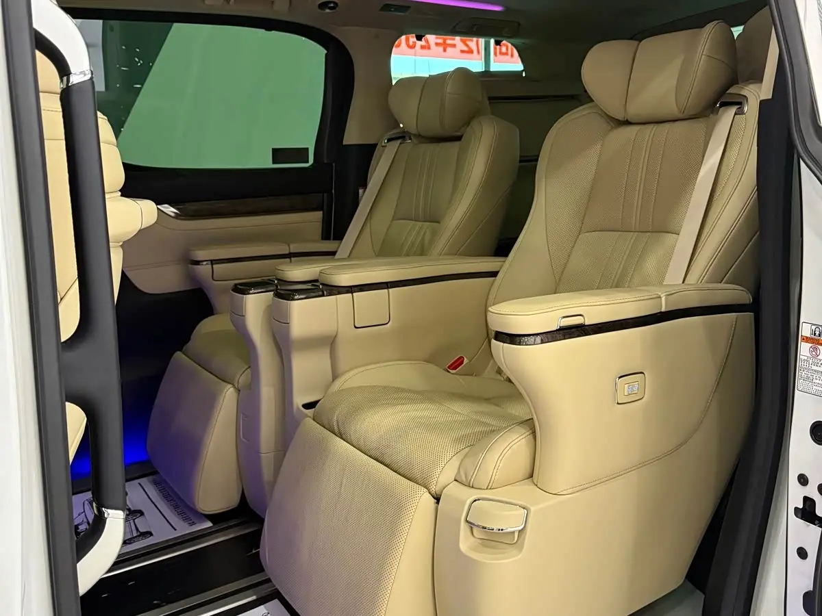 Toyota Alphard 2023 — Фото 8/20