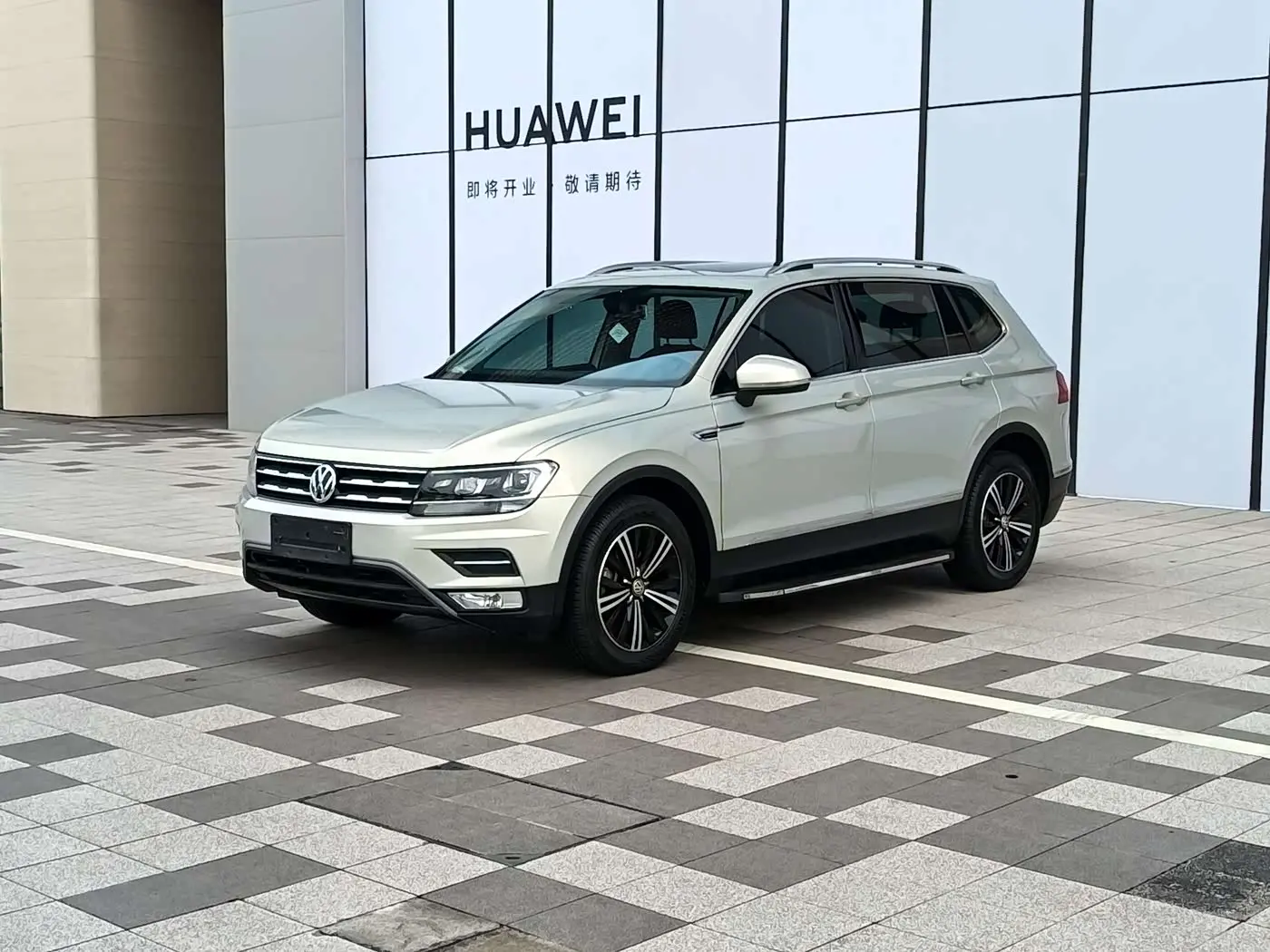 Volkswagen Tiguan L 2020 — Фото 1/20