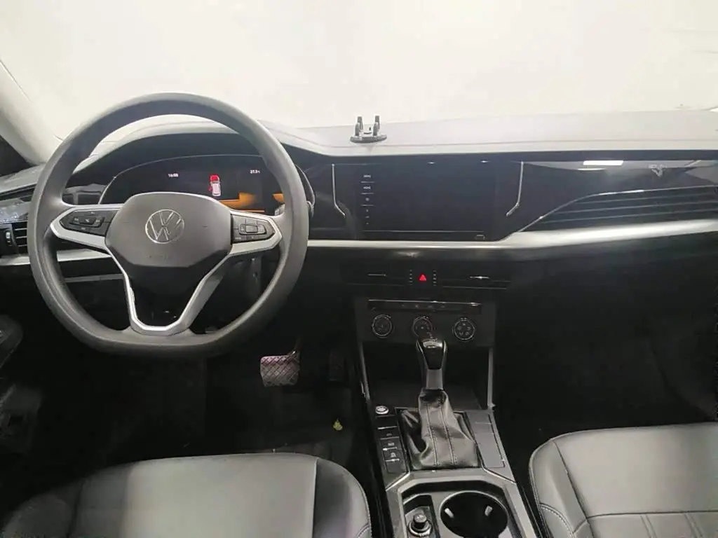 Volkswagen Passat 2025 — Photo 12/15