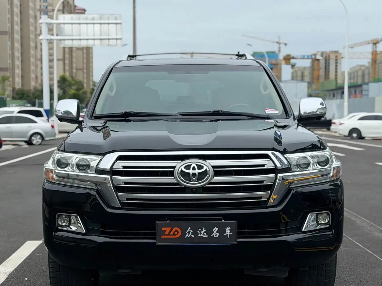 Toyota Land Cruiser 2016 — Photo 2/18