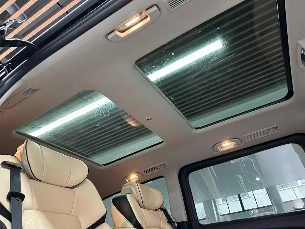 Mercedes-Benz V-Class 2022 — Photo 13/20