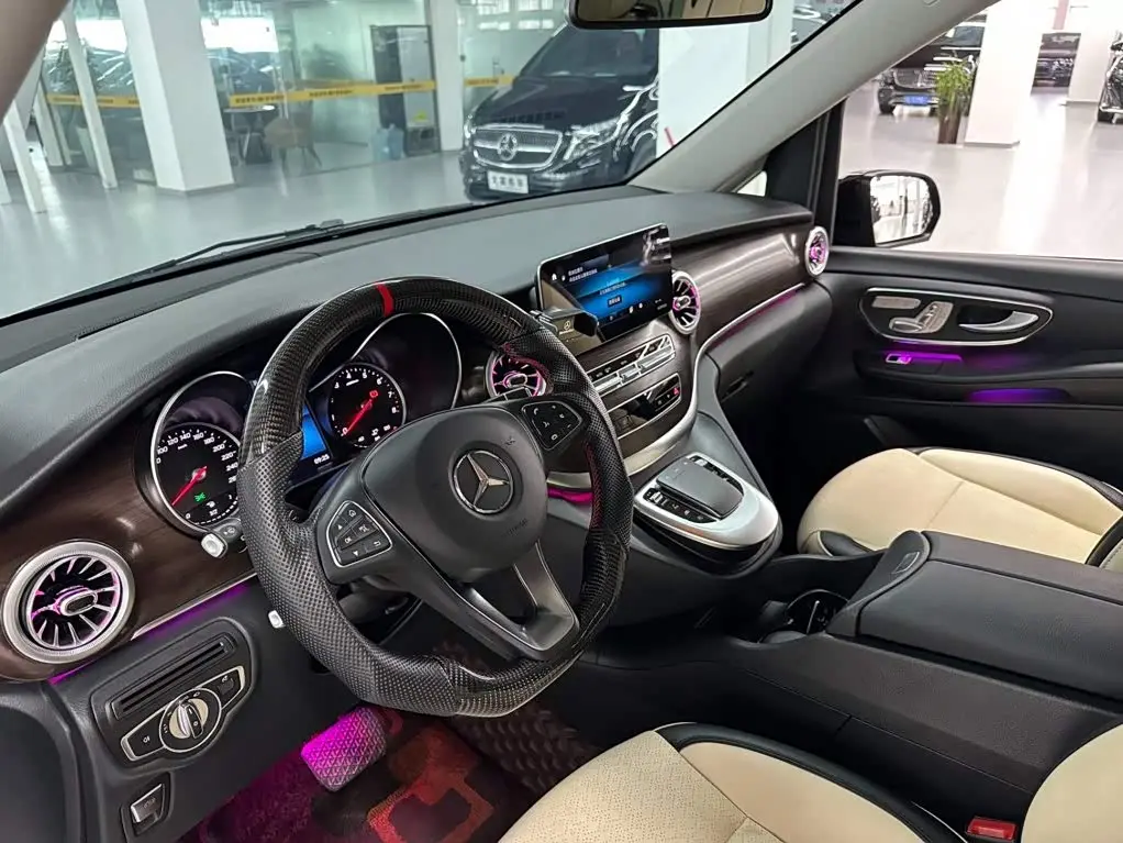 Mercedes-Benz V-Class 2022 — Photo 4/20