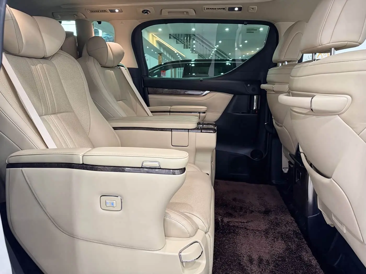 Toyota Alphard 2023 — Şəkil 12/16