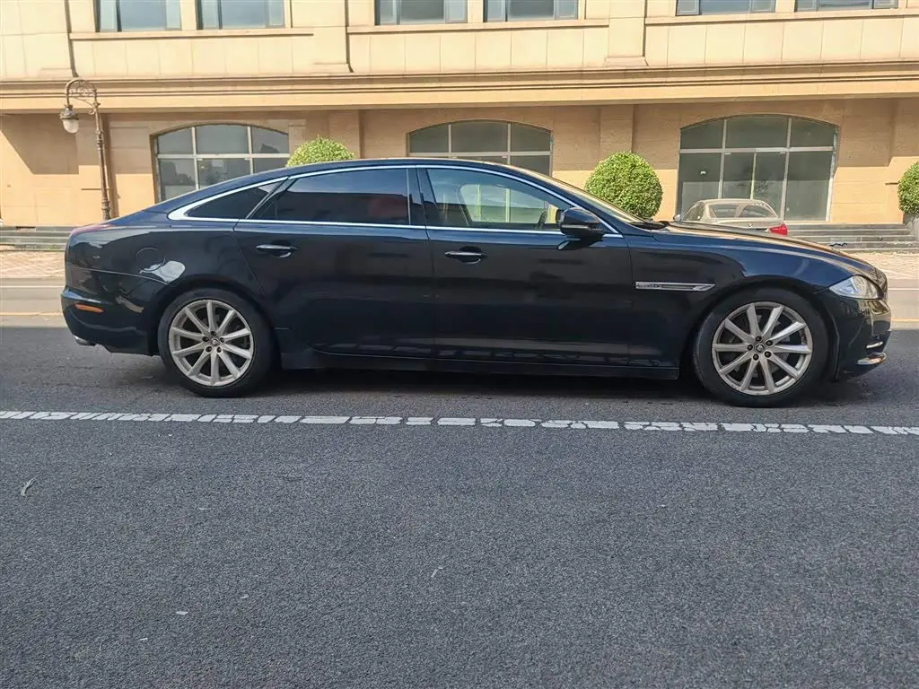 Jaguar XJ 2012 — Photo 4/16