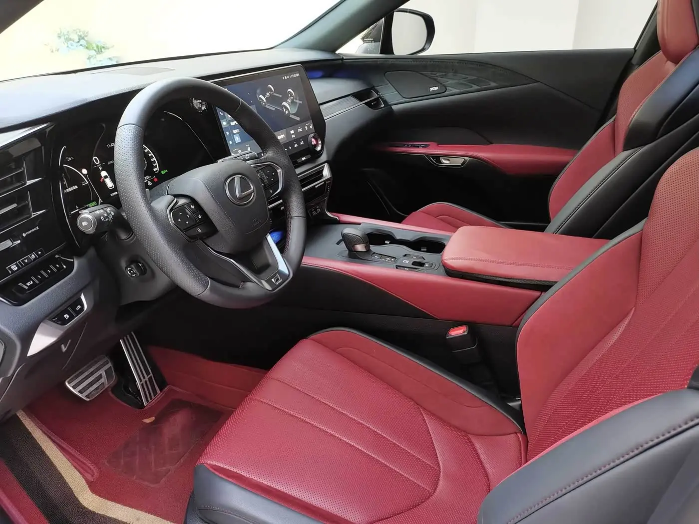 Lexus RX 2025 — Photo 7/20