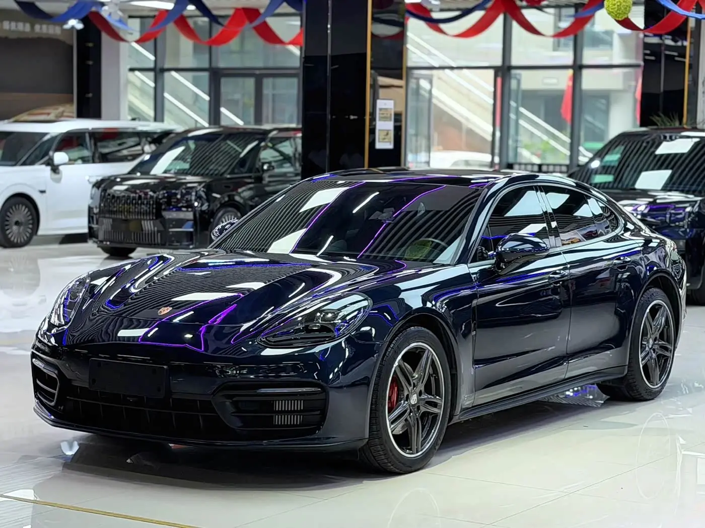 Porsche Panamera 2019 — Photo 1/13