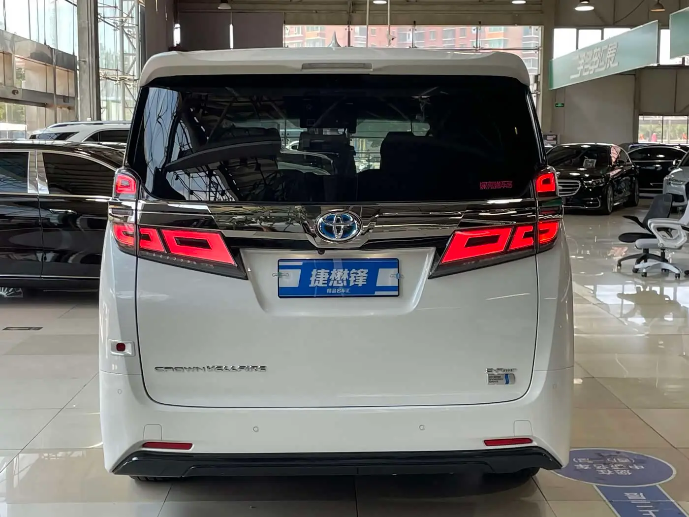 Toyota Vellfire 2021 — Фото 16/19