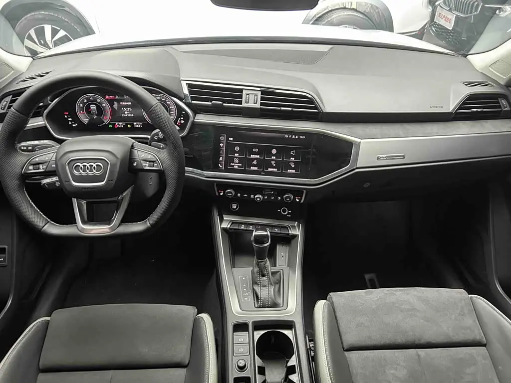 Audi Q3 2022 — Photo 8/20