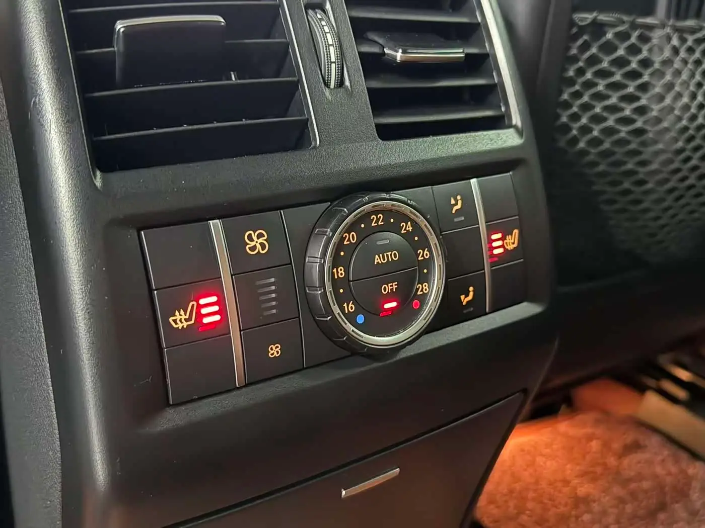 Mercedes-Benz GLS 2016 — Photo 15/17