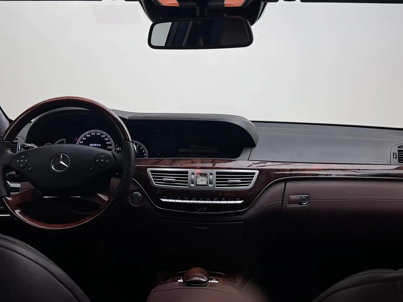 Mercedes-Benz S-Class 2012 — Photo 11/18