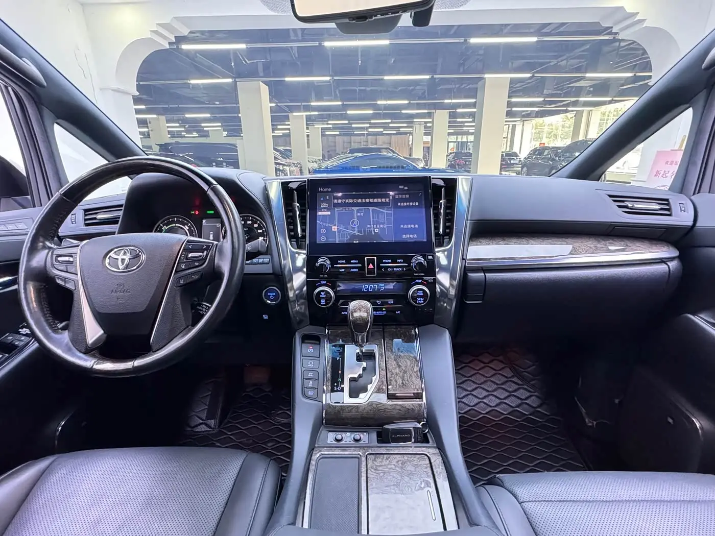 Toyota Alphard 2021 — Фото 17/20