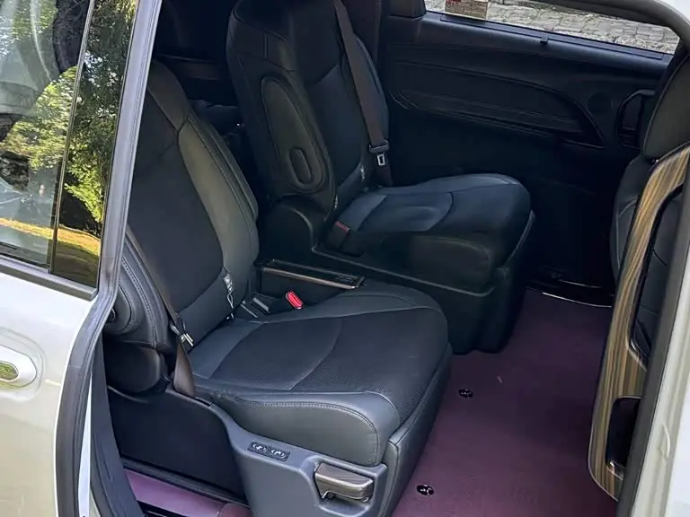 Toyota Sienna 2024 — Photo 18/19