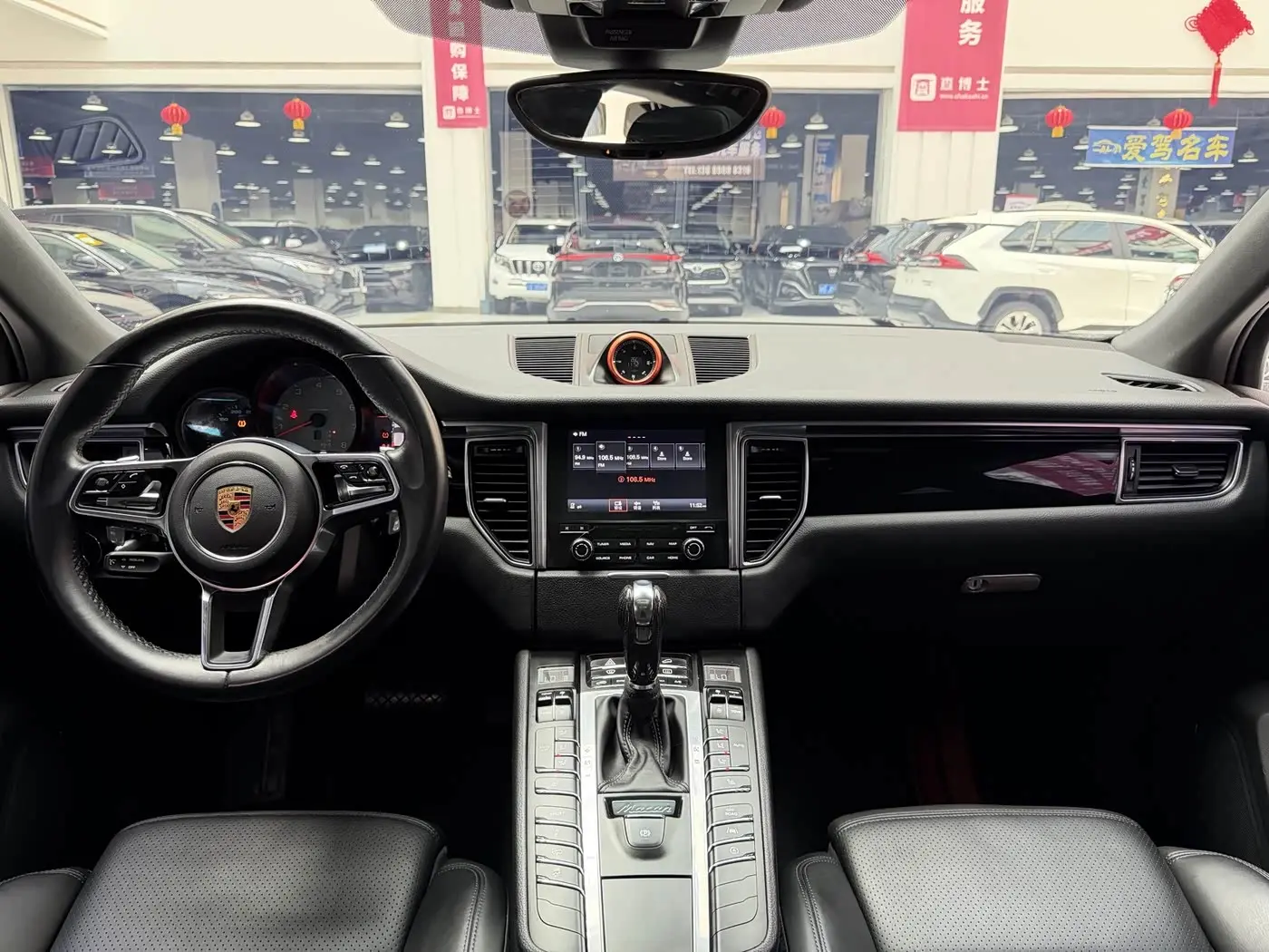 Porsche Macan 2018 — Фото 14/17