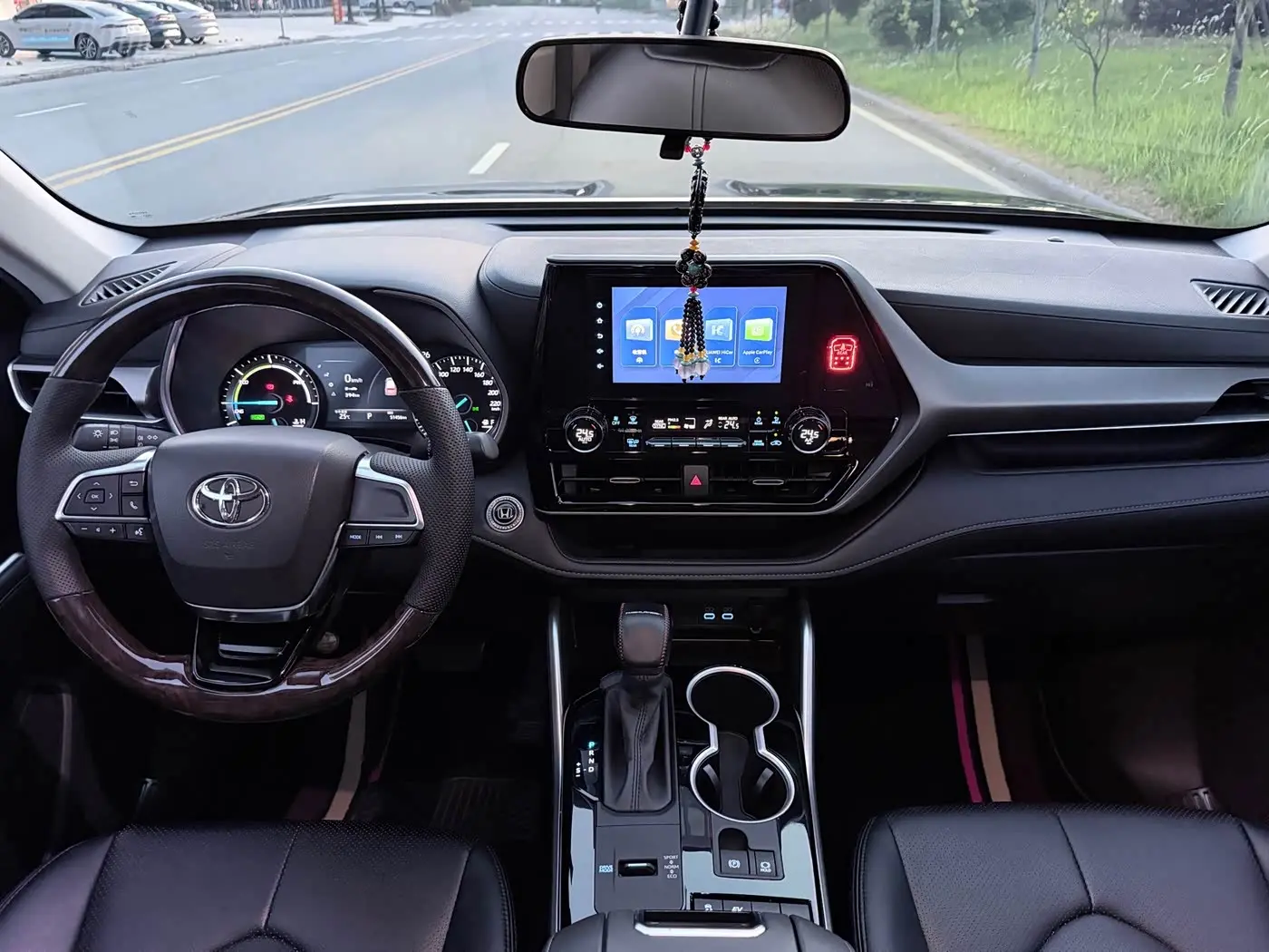 Toyota Highlander 2022 — Фото 11/15