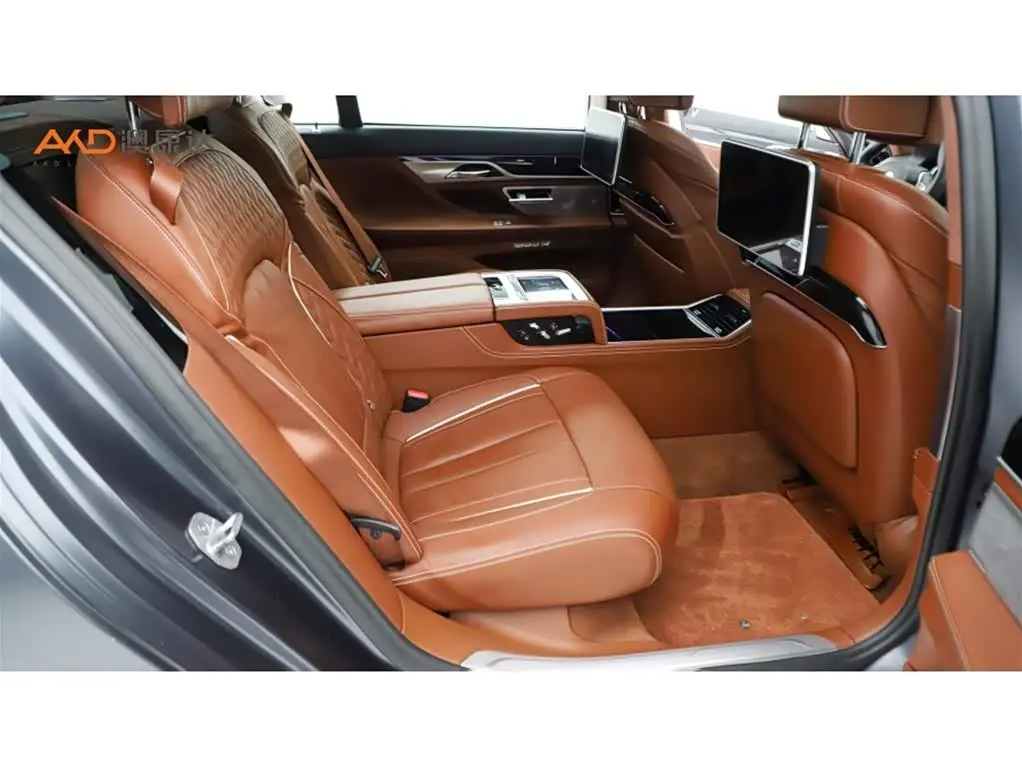 BMW 7 Series 2017 — Фото 8/10