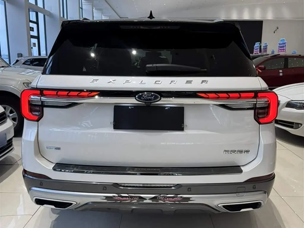 Ford Explorer 2023 — Photo 10/19