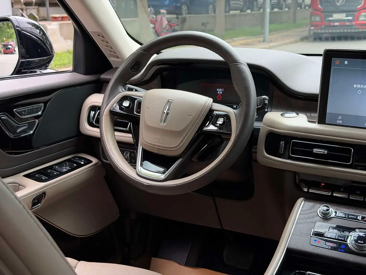 Lincoln Aviator 2020 — Photo 13/20
