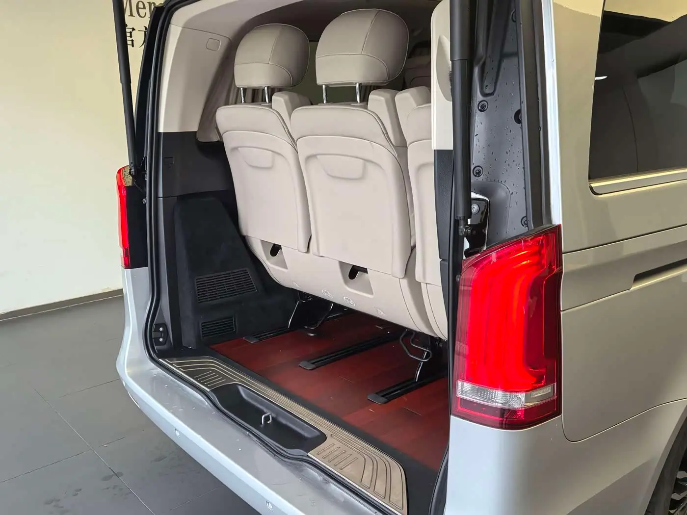 Mercedes-Benz V-Class 2020 — Фото 9/19