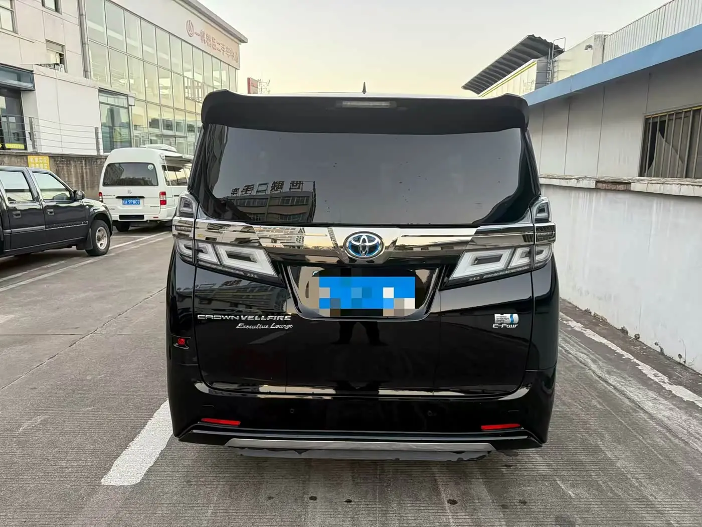 Toyota Vellfire 2022 — Фото 8/9