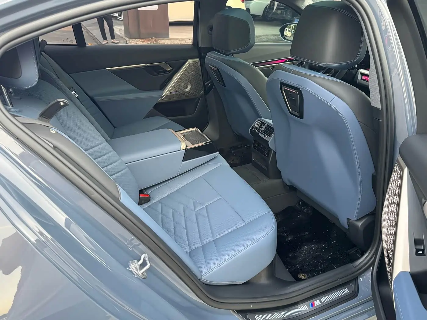 BMW 5 Series 2024 — Photo 14/19