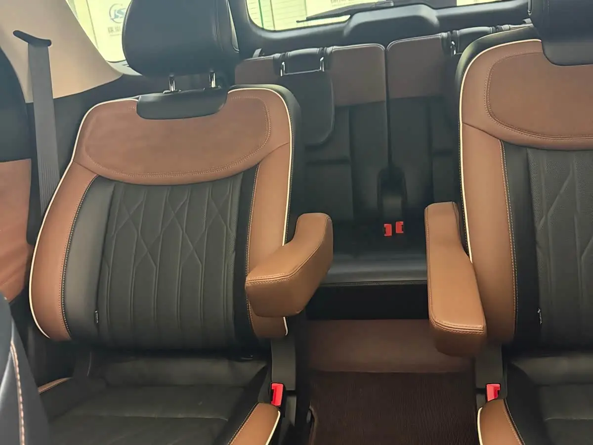 Ford Explorer 2024 — Photo 17/17