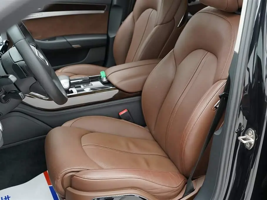 Audi A8 2014 — Photo 9/20