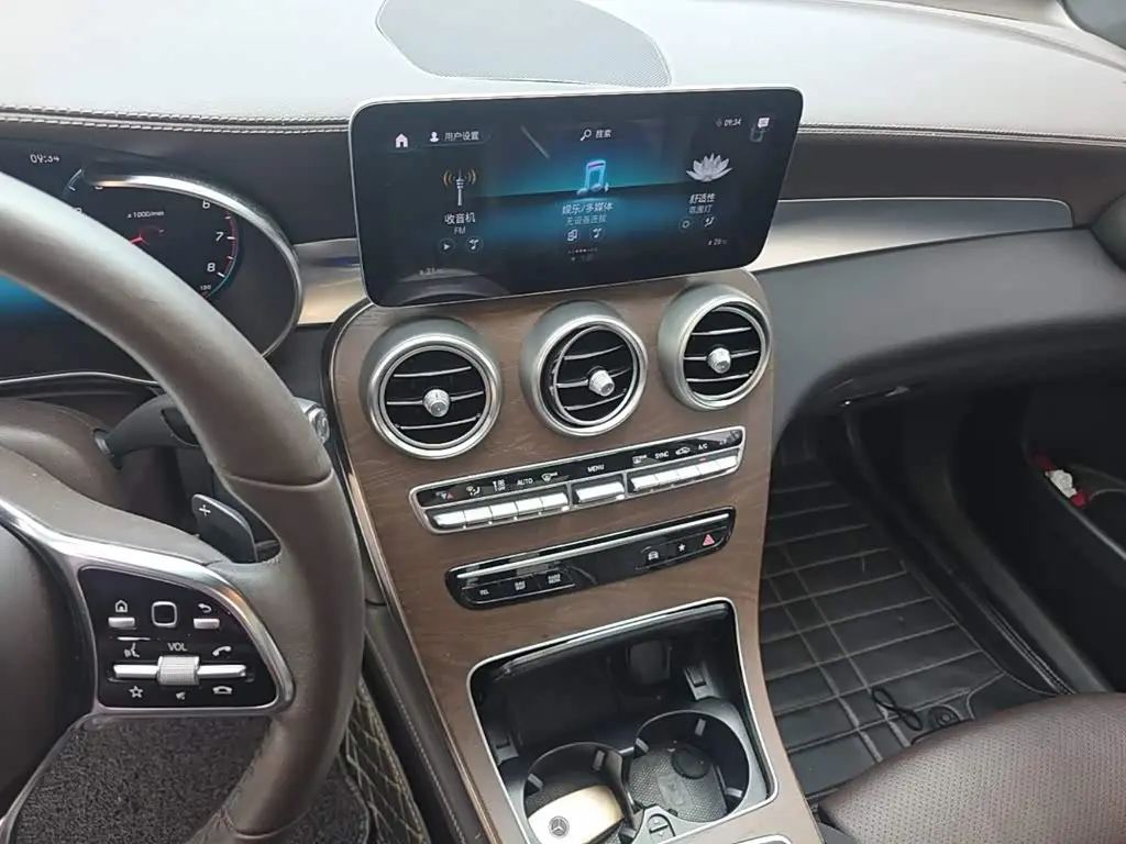 Mercedes-Benz GLC 2020 — Photo 13/20