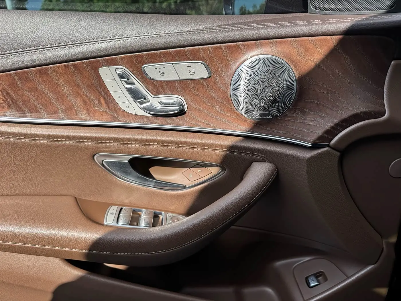 Mercedes-Benz E-Class 2022 — Photo 9/14