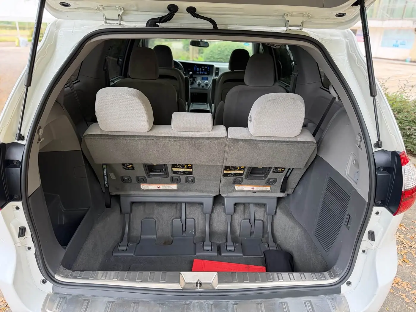Toyota Sienna 2016 — Photo 19/20