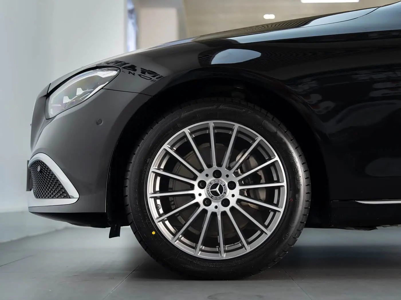 Mercedes-Benz E-Class 2023 — Şəkil 8/13