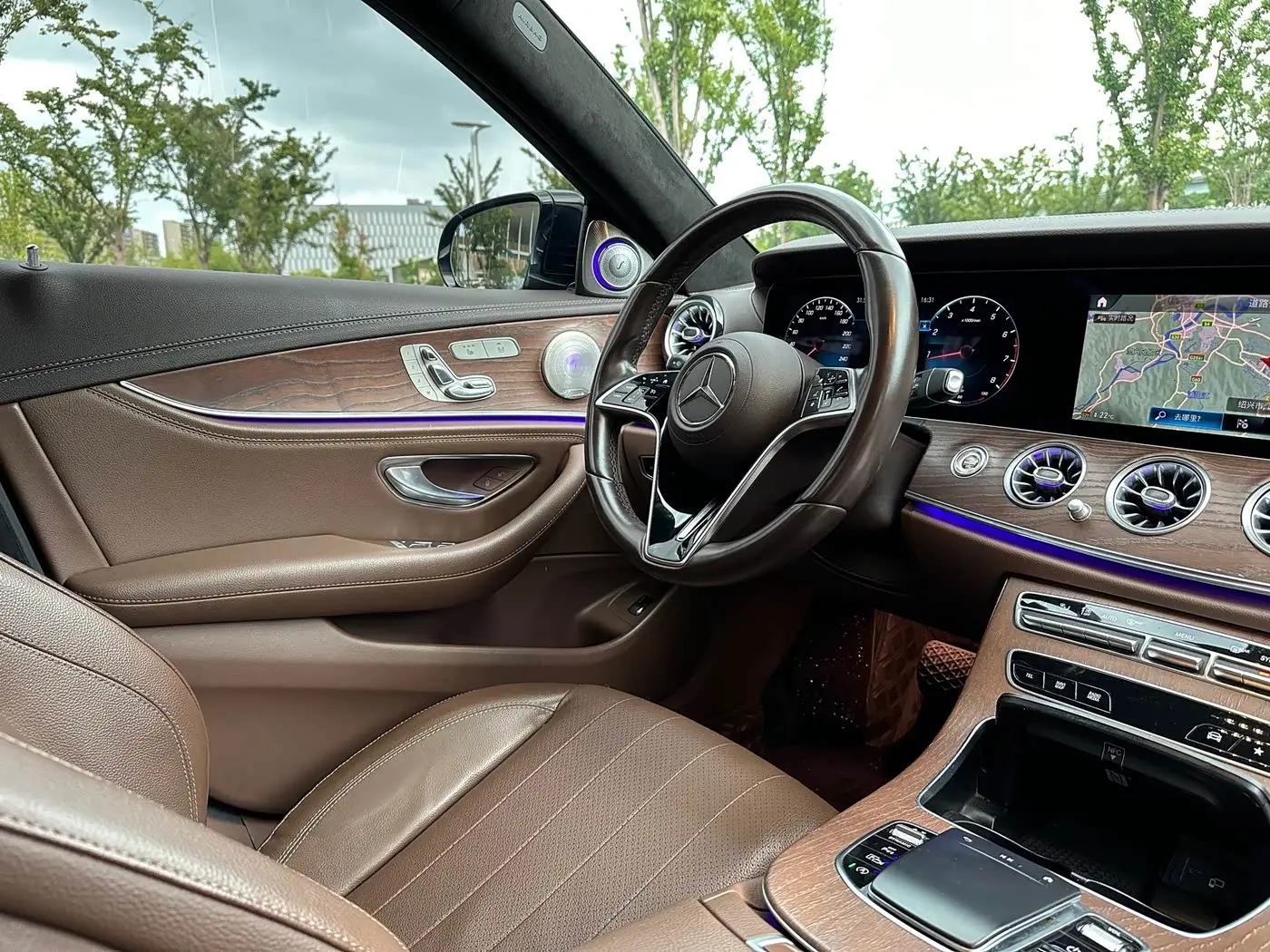 Mercedes-Benz E-Class 2021 — Photo 10/18
