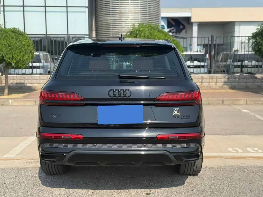 Audi Q7 2020 — Photo 5/9