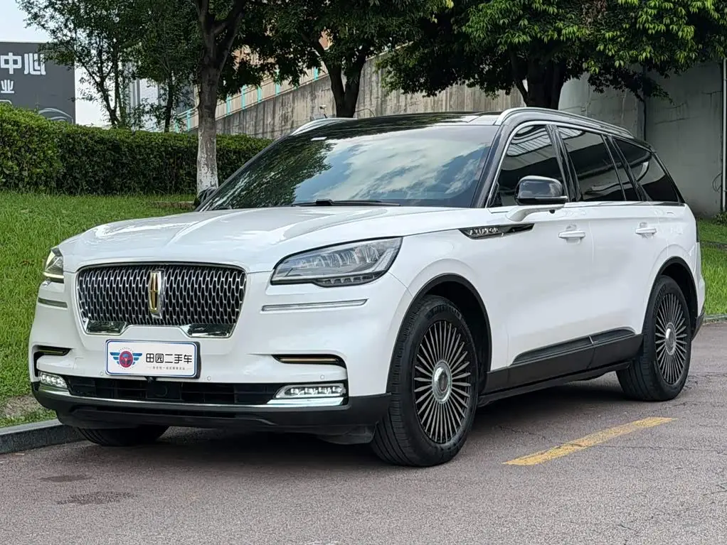 Lincoln Aviator 2021 — Photo 1/13