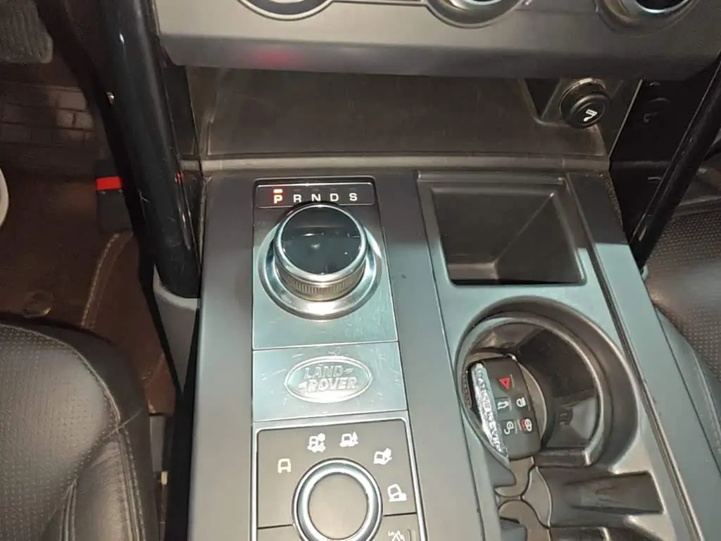 Land Rover Discovery 2017 — Photo 14/20