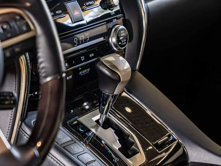 Lexus LM 2022 — ფოტო 17/20