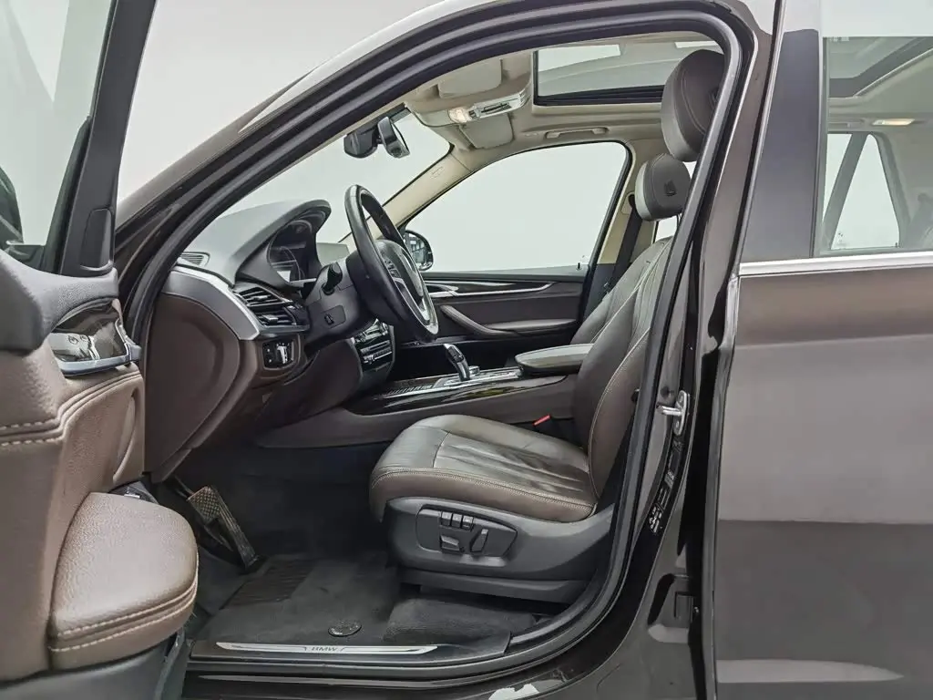 BMW X5 2017 — Şəkil 10/20