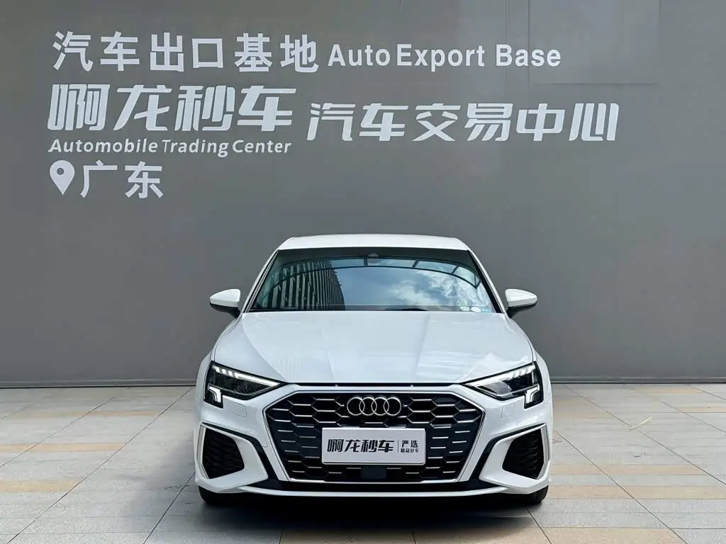 Audi A3 2021 — Photo 2/13
