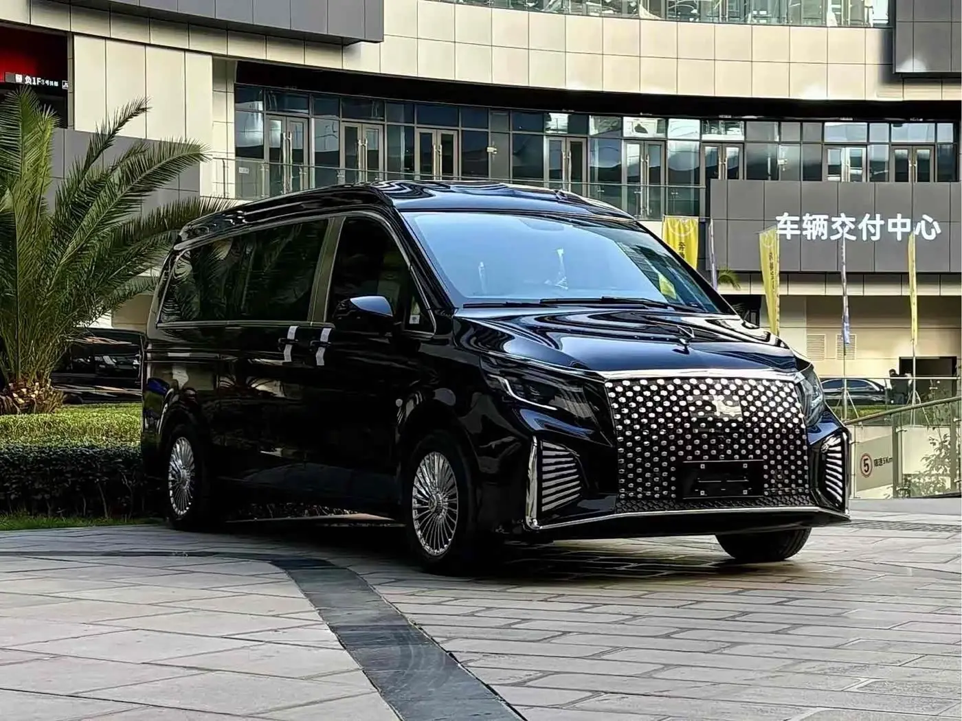 Mercedes-Benz Vito 2023 — Photo 3/9