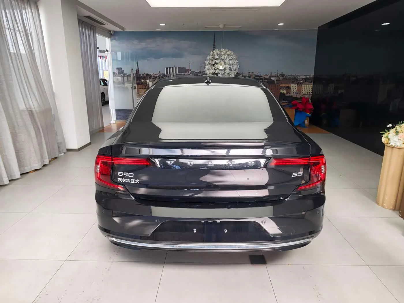 Volvo S90 2025 — Photo 16/17