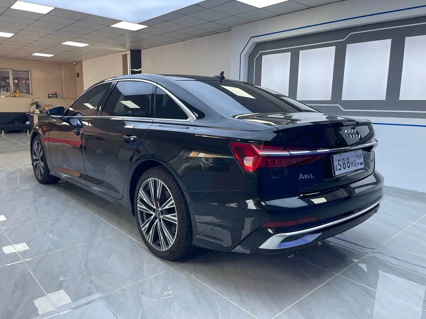 Audi A6L 2025 — Photo 8/9