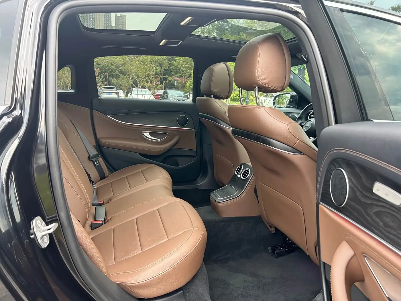 Mercedes-Benz E-Class 2022 — Photo 10/20