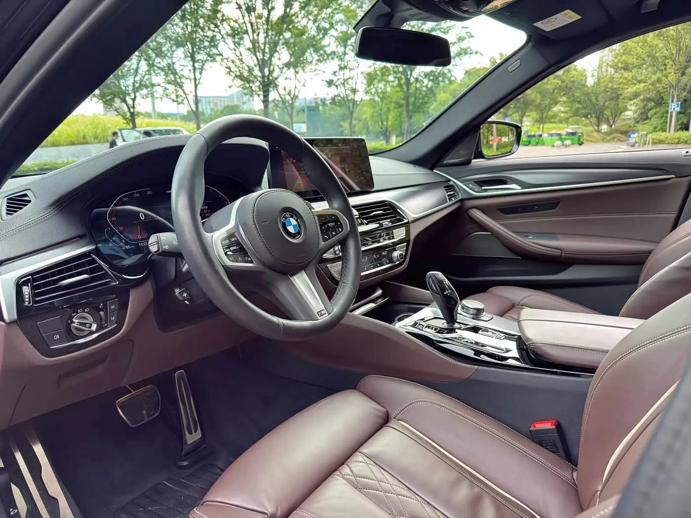 BMW 5 Series 2022 — Photo 6/12