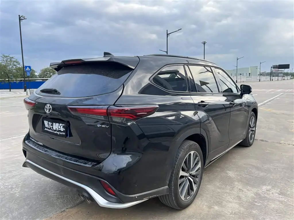 Toyota Crown Kluger 2024 — Şəkil 8/9