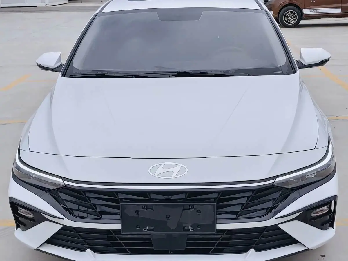 Hyundai Elantra 2024 — Фото 3/9