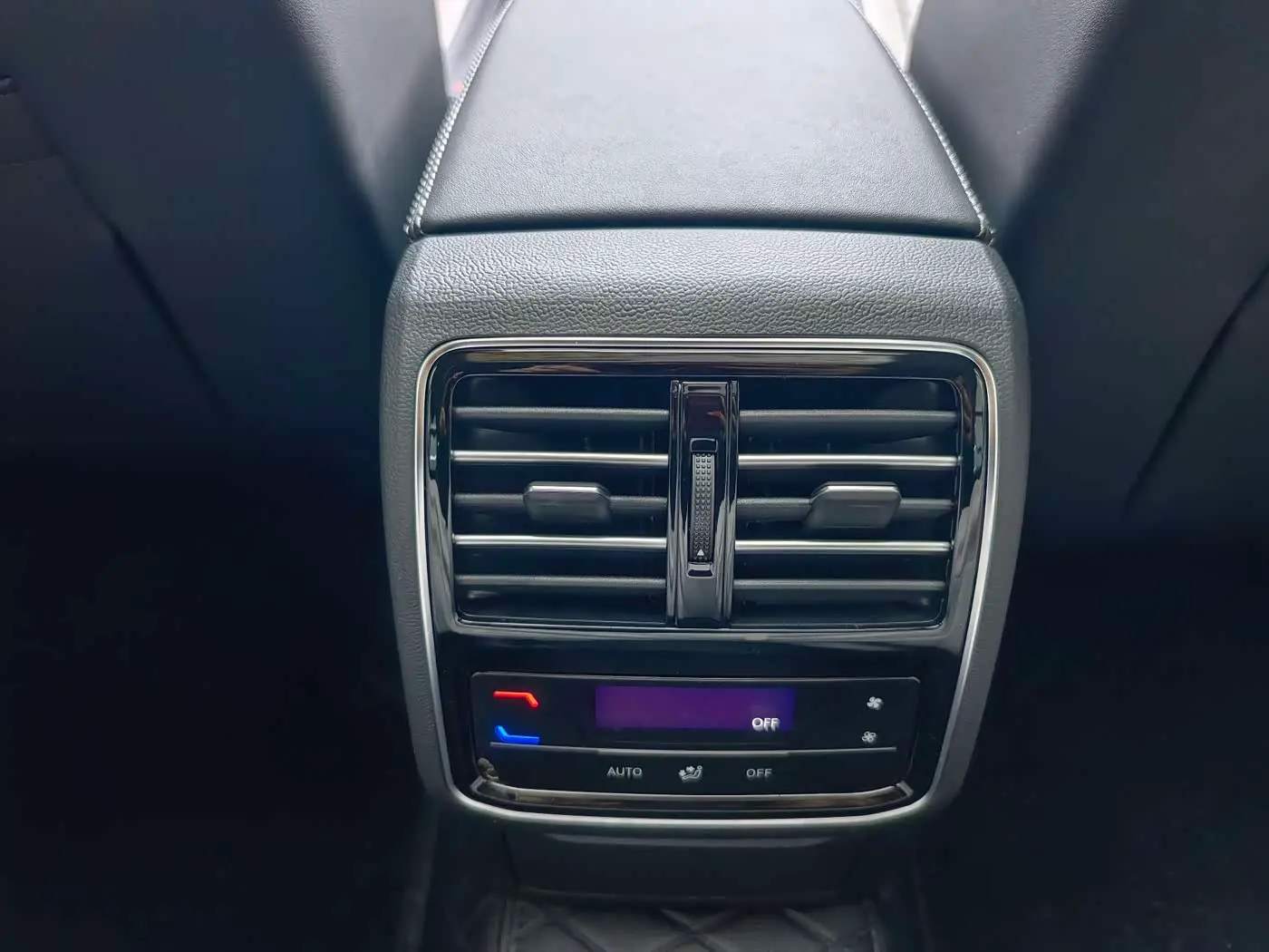 Volkswagen Magotan 2025 — Şəkil 11/14