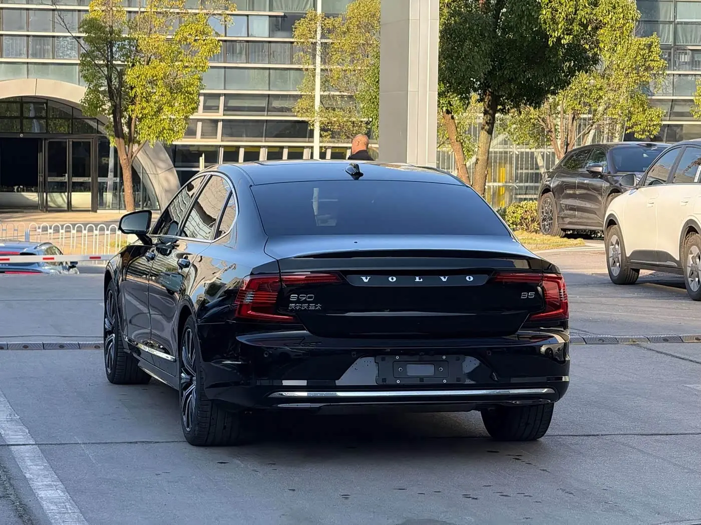 Volvo S90 2023 — ფოტო 4/19